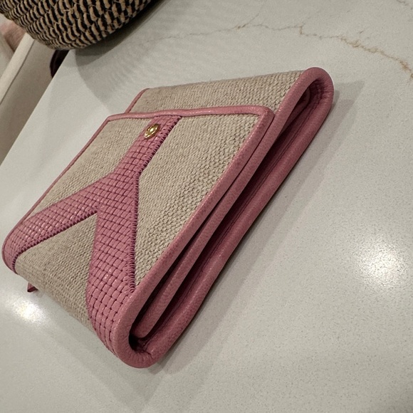 Yves Saint Laurent Pink and Beige wallet. - Picture 8 of 13